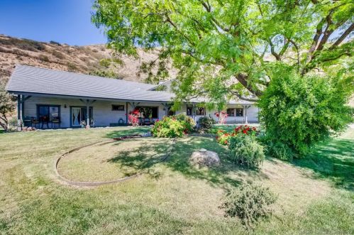 14790 Willow Rd, Lakeside, CA 92040-1938