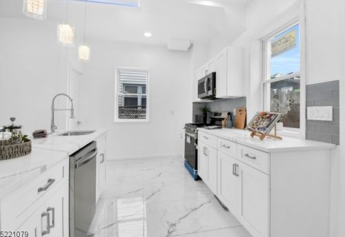 1084 Grove St, Irvington NJ  07111-4123 exterior