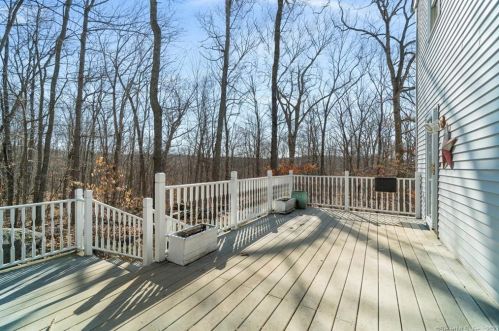261 Whistle Town Rd, East Lyme CT  06333-1031 exterior