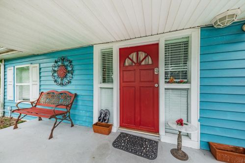 581 Dixie Hwy, Tarpon Springs FL  34689-5718 exterior