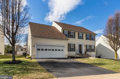 35 Morningmist Dr, Fredericksburg VA  22406-7275 exterior