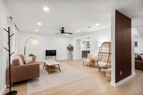 9005 Balcones Club Dr, Austin TX  78750-2945 exterior