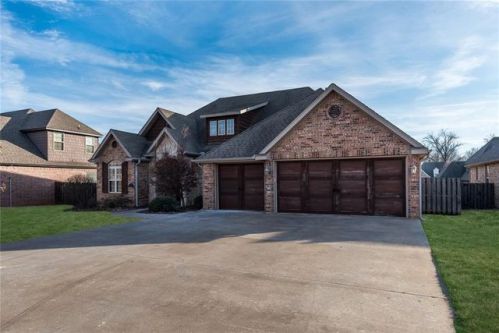 1610 Whippoorwill Ln, Bentonville, AR 72712-8481