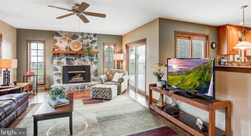 75 Maple Ave, Bareville PA  17540-9602 exterior