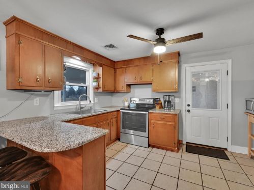 1246 Adams St, Pottstown PA  19464-2402 exterior