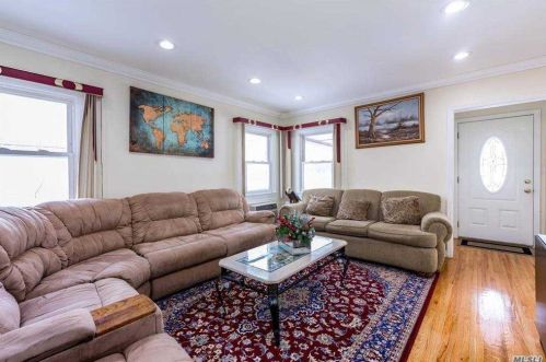 2017 New Hyde Park Rd, New Hyde Park, NY 11040-2029