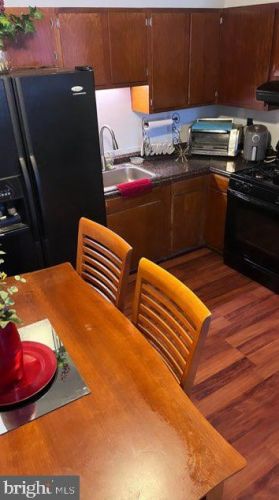 705 Green Tree Ln, Bear DE  19701-1075 exterior