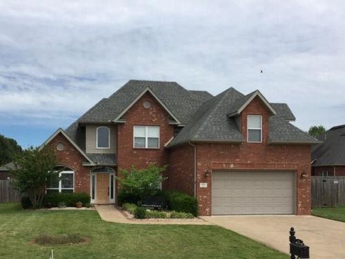 611 Jamaica Dr, Bentonville, AR 72712-3989
