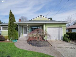 6233 Tibbetts St, Portland, OR 97206-1913