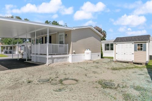 53 Hagop Rd, Salem NH 03079-3709 exterior