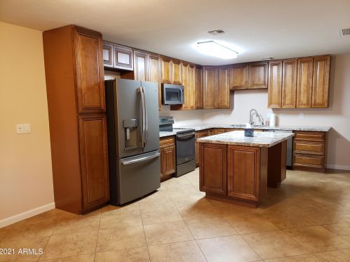 516 111th Pl, Mesa, AZ 85207-2228