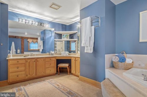 222 Longspur Dr, Wilmington DE  19808-4363 exterior