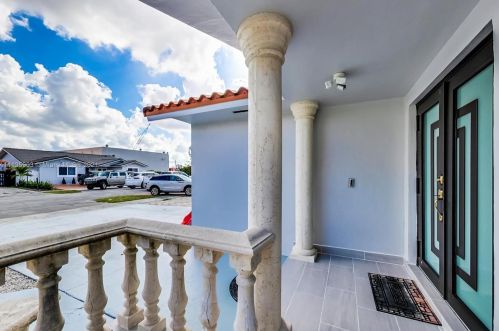 7534 5th Ct, Hialeah FL  33014-4921 exterior