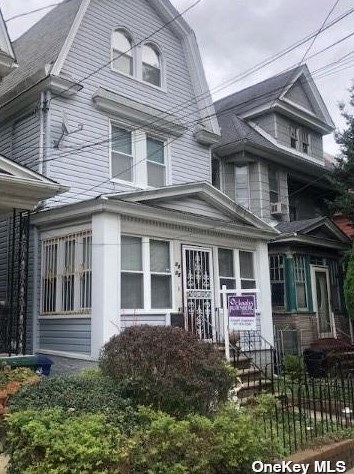 84-05 96th St, Jamaica, NY 11421-1724