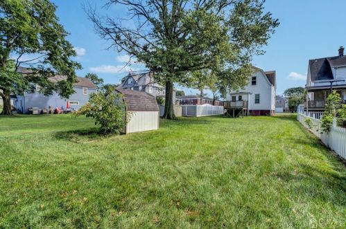 30 Freeman St, Woodbridge NJ  07095-3423 exterior