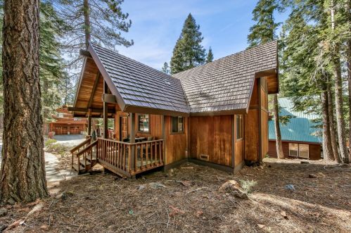 12071 Brookstone Dr, Truckee CA  96161-6217 exterior