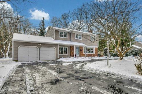 110 Rogues Path, Huntington Station, NY 11746-2742