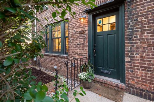 3988 44th St, Long Island City, NY 11104-2108