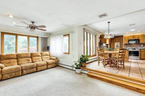 4 Magenta Ln, Elwood NY  11731-5116 exterior