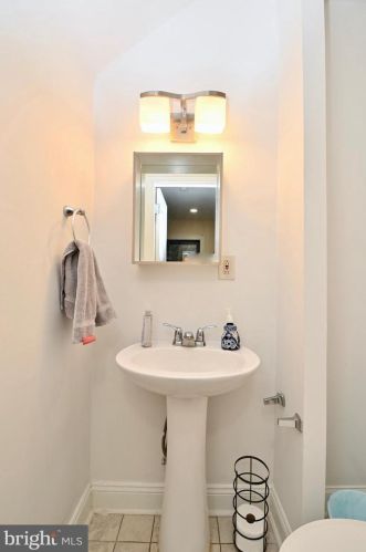 2015 Naylor Rd, Washington DC 20020-4515 exterior