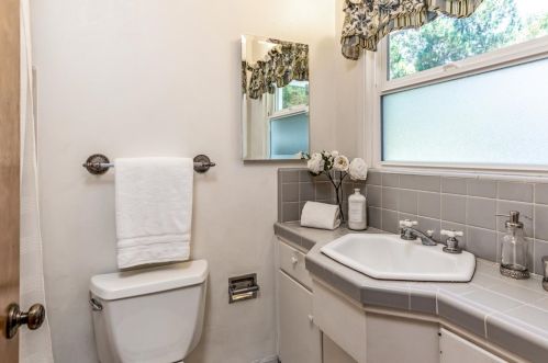 472 Deodara Dr, Los Altos CA 94024-7054 exterior