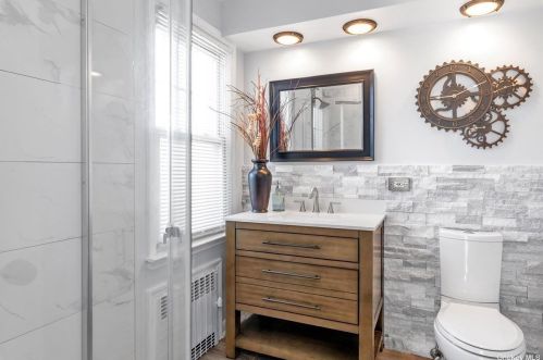 94 Waldorf Ave, Floral Park NY  11003-1519 exterior