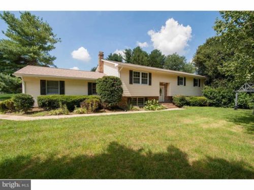 5 Howe Dr, Dover, DE 19901-6243