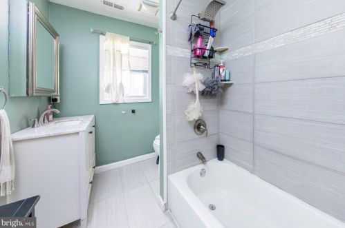 25 Batten Ave, Blenheim NJ  08012-4859 exterior