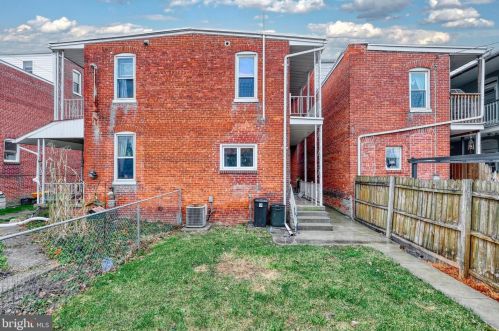 137 East St, Spring Grove PA  17362-1215 exterior
