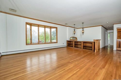 4 Eunice Ln, Thornwood NY  10594-1901 exterior