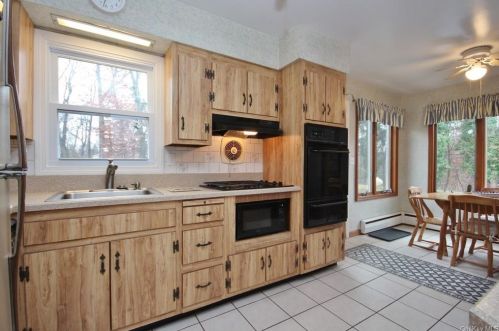547 Nyack Rd, West Nyack, NY 10994-1817