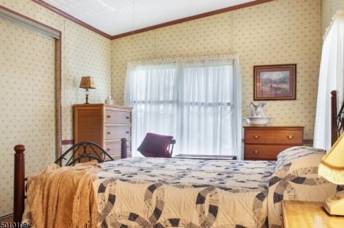 7 Dawn Dr, Belvidere NJ  07823-2844 exterior