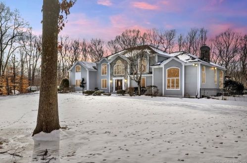 63 Coventry Ln, Bridgeport, CT 06611-1061