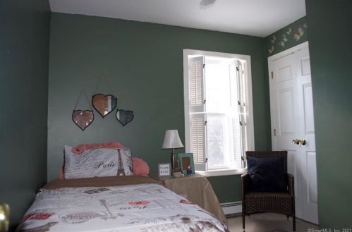 159 Vlg Rd, Huntington CT 06484-1670 exterior