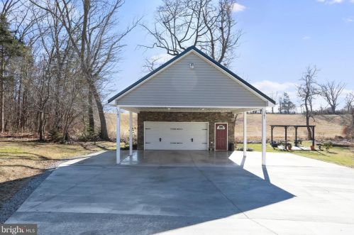 52 Oak Crest Dr, Richmond National Battlefiel VA  22835-1579 exterior