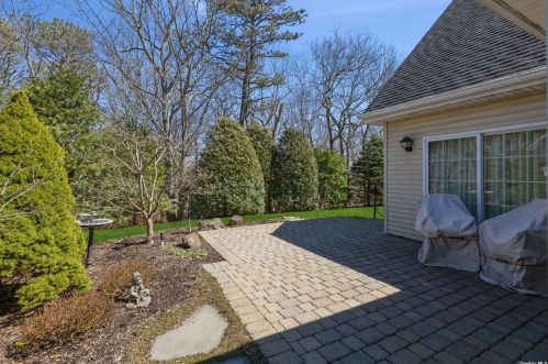 22 Golden Spruce Dr, Baiting Hollow NY  11933-1490 exterior