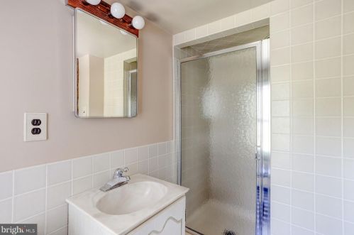 848 Woodlawn Dr, Lansdale PA  19446-4516 exterior