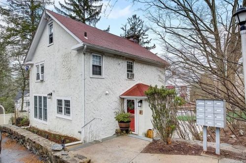 8 Highland Ave, Chappaqua, NY 10514-3413