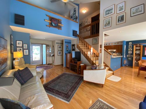 105 Sutton Pl, Waukesha, WI 53188-4007