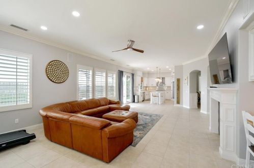 24306 Foxglove Pl, Santa Clarita CA  91354-4922 exterior