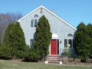 16 Gegan Dr, South Hampton, NY 11968-4306
