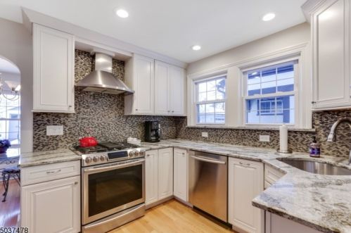 45 Midland Blvd, Maplewood NJ 07040-1724 exterior