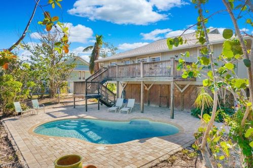 1447 Albatross Rd, Sanibel, FL 33957-3603