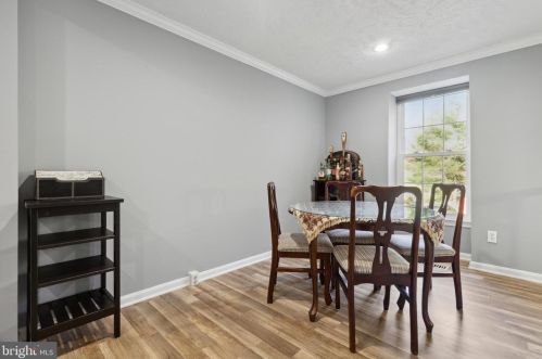 1679 Fieldthorn Dr, Herndon VA  20194-1801 exterior