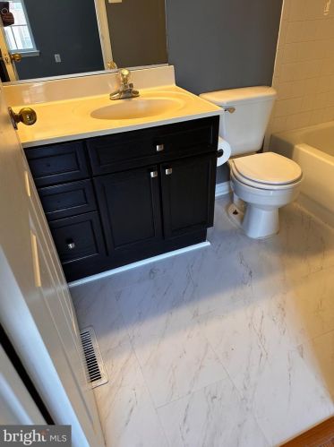 2492 Quick St, Herndon VA  20171-4573 exterior