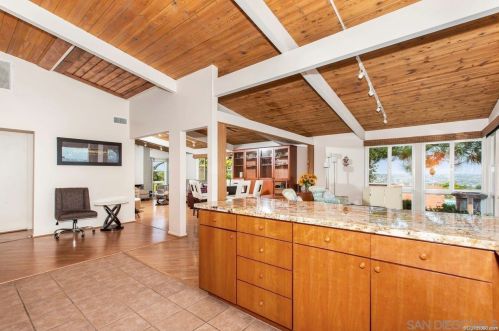 5022 Pacifica Dr, San Diego CA  92109-1502 exterior