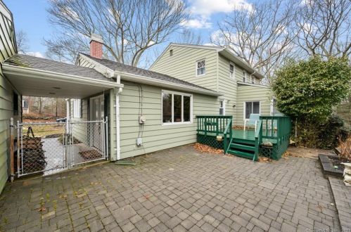 10 Lee Dr, Lyme CT  06371-2111 exterior