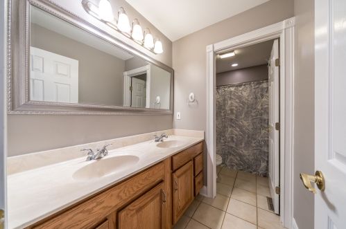9663 Manassas Dr, Florence KY  41042-8318 exterior