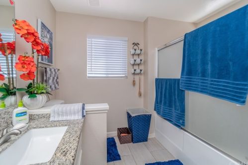 6742 Dove Ln, Riverside CA  92506-5000 exterior