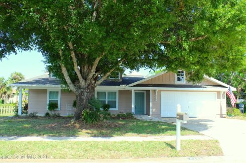 4225 Hemlock Ln, Titusville, FL 32780-2820